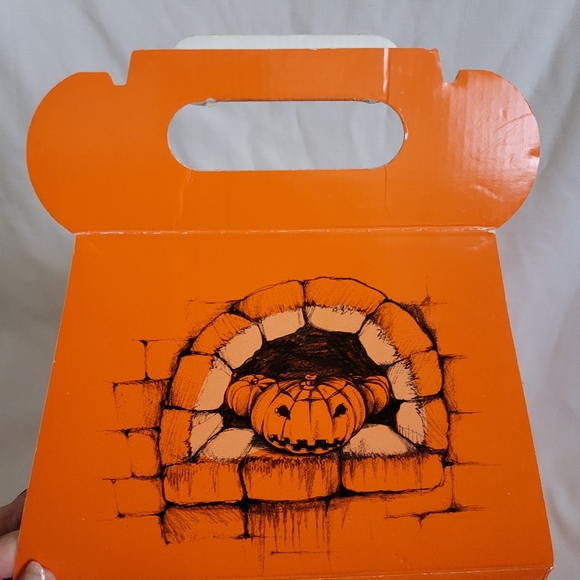 1999 Halloween Build•A•Bear Box with Great Graphics and Details. Great Decor - Picture 6 of 15